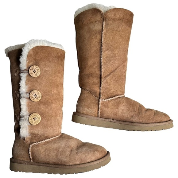 UGG Women’s  Bailey Triple Button Boots. Size 7 - Picture 2 of 10